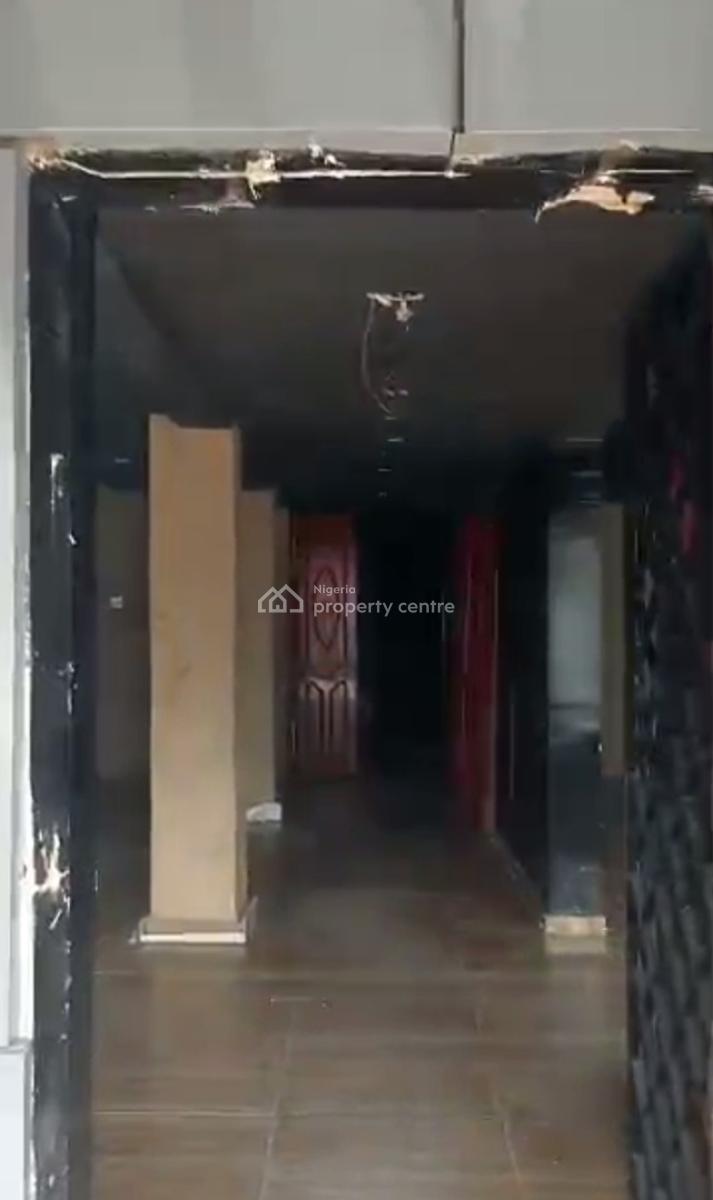 Lease: Spacious 5 Bedroom Detached Bungalow, Along Ogunlana Drive, Ogunlana, Surulere, Lagos, Detached Bungalow for Rent