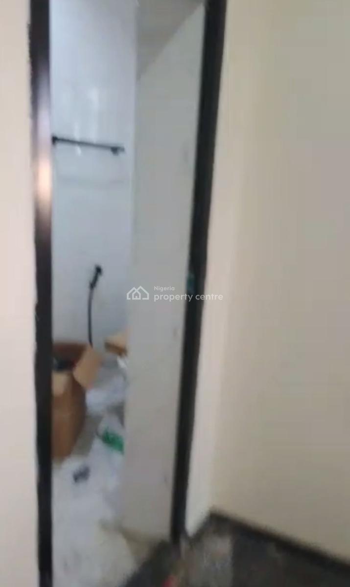 Standard Spacious Well Finished 3 Bedroom Apartment, Ijeshatedo, Surulere, Lagos, Flat / Apartment for Rent