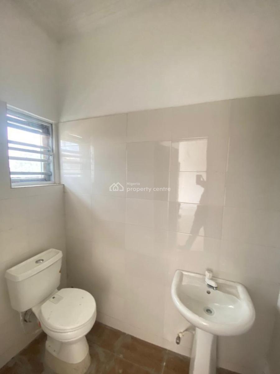 Ready to Move in: Comes with 3 Toilets (ground Floor), Phase 2, Oribanwa, Ibeju Lekki, Lagos, Flat / Apartment for Rent