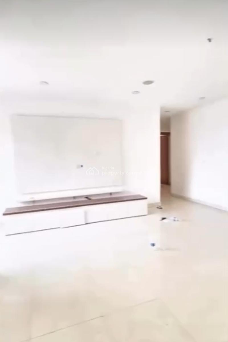 Serviced 3 Bedroom En-suite Flat with an Enclosed Fitted Kitchen/pantr, Lekki Phase 1, Lekki, Lagos, Flat / Apartment for Rent