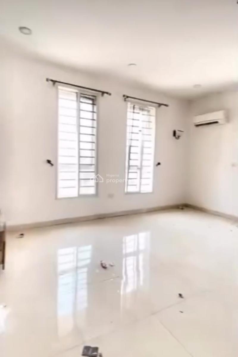 Serviced 3 Bedroom En-suite Flat with an Enclosed Fitted Kitchen/pantr, Lekki Phase 1, Lekki, Lagos, Flat / Apartment for Rent