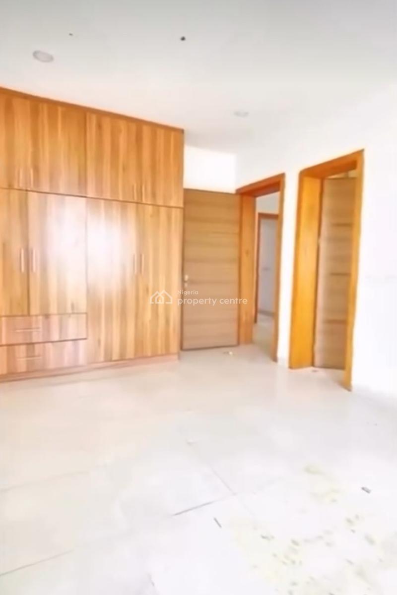 Serviced 3 Bedroom En-suite Flat with an Enclosed Fitted Kitchen/pantr, Lekki Phase 1, Lekki, Lagos, Flat / Apartment for Rent