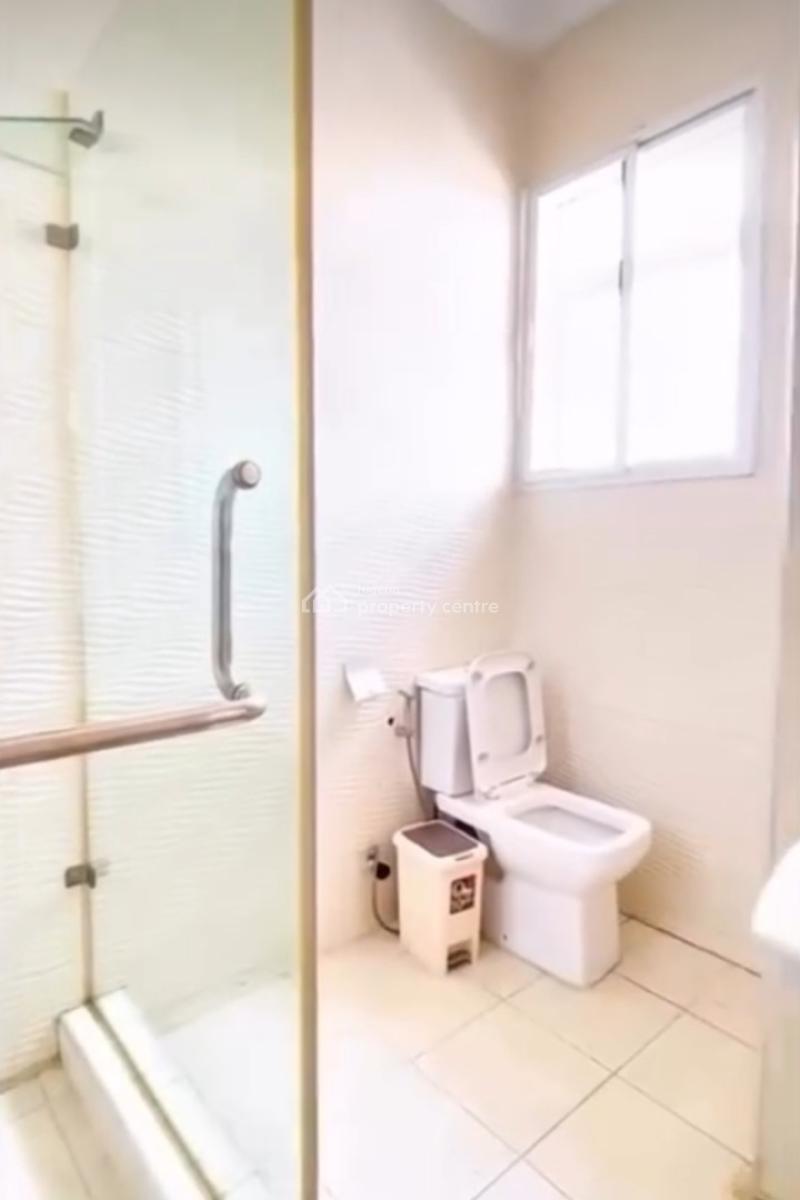 Serviced 3 Bedroom En-suite Flat with an Enclosed Fitted Kitchen/pantr, Lekki Phase 1, Lekki, Lagos, Flat / Apartment for Rent