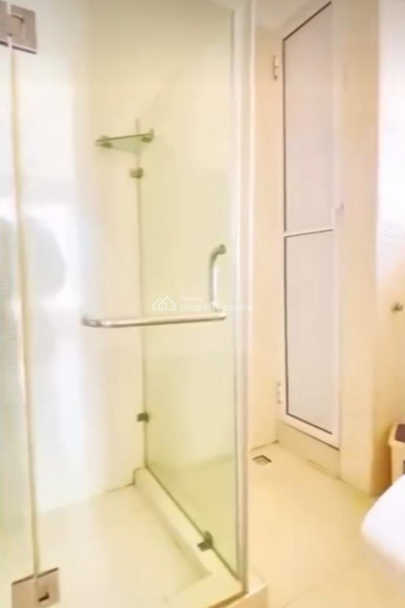 Serviced 3 Bedroom En-suite Flat with an Enclosed Fitted Kitchen/pantr, Lekki Phase 1, Lekki, Lagos, Flat / Apartment for Rent