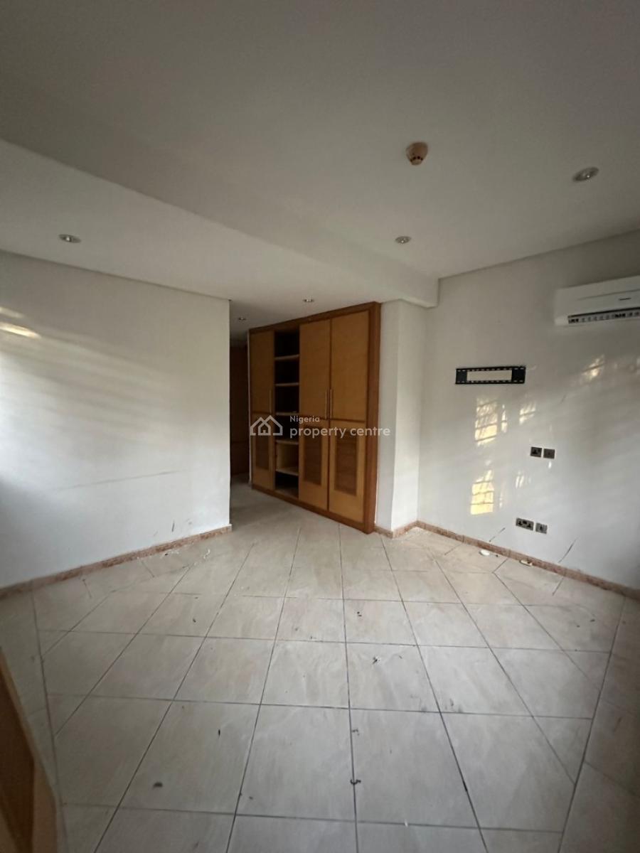 Amazing 2-bedroom Ground Floor Flat in The Residential Zone, Banana Island, Ikoyi, Lagos, Flat / Apartment for Rent