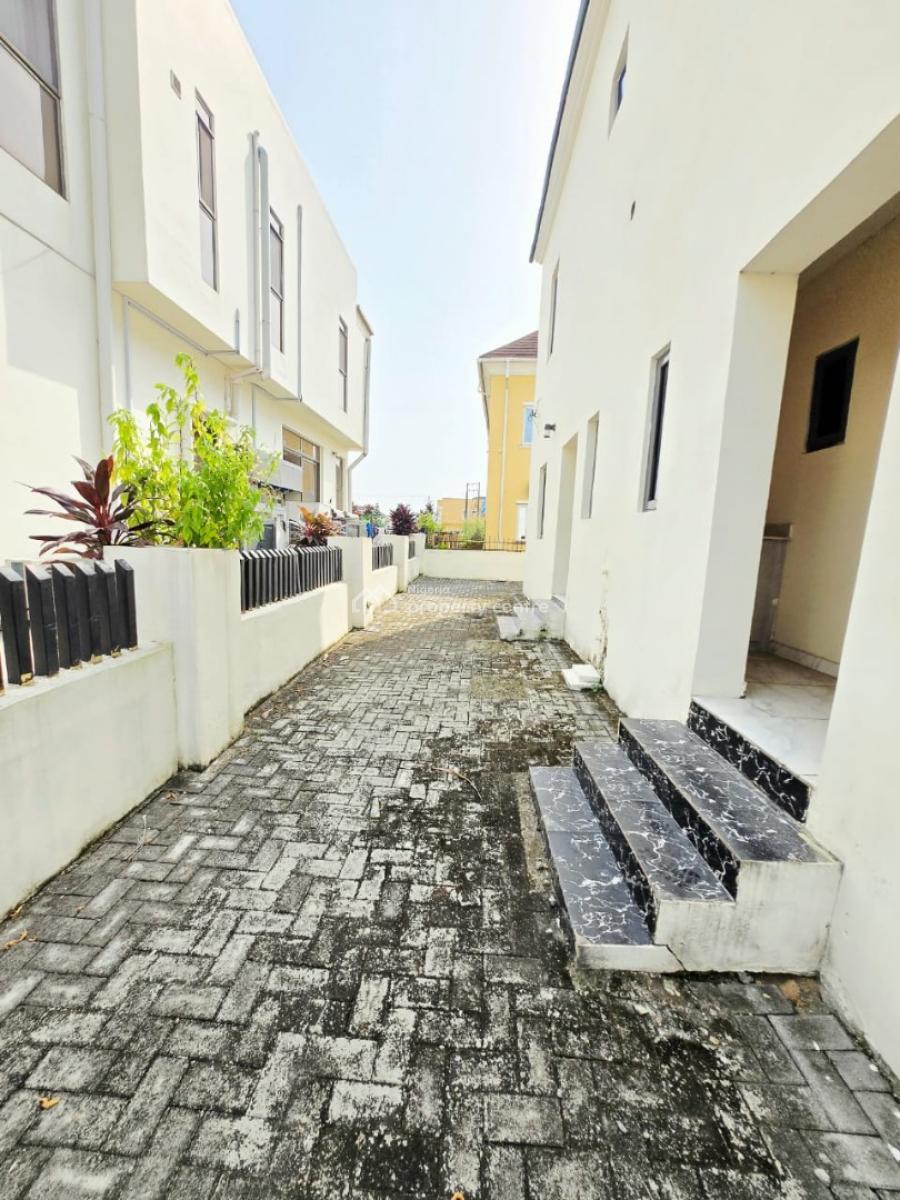 a Distress and Spacious Brand New 6 Bedroom Fully Detached Duplex, Chevron Lekki Lagos, Lekki, Lagos, Detached Duplex for Sale