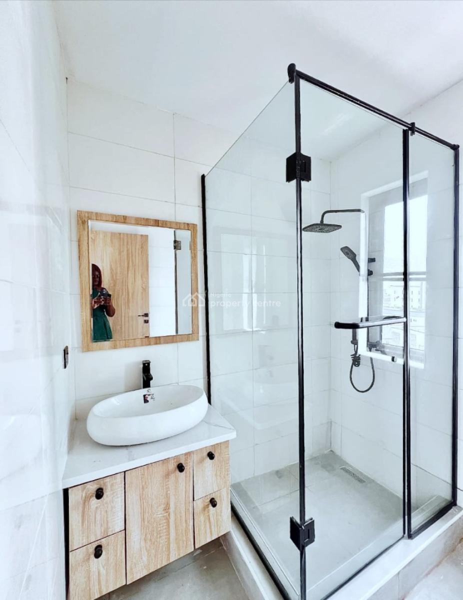 Fully Serviced 2 Bedroom Apartment, Lekki Phase 1, Lekki, Lagos, Flat / Apartment for Sale