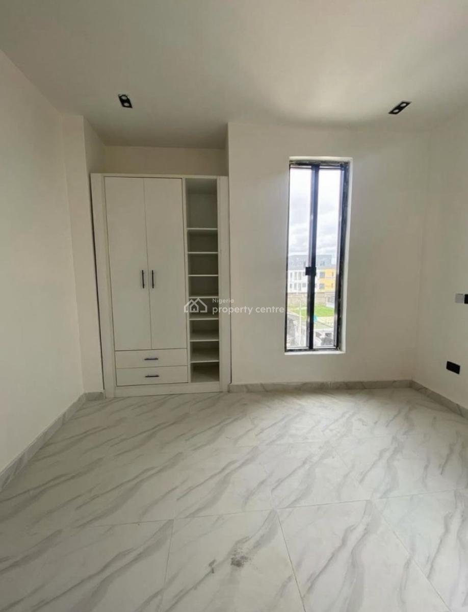 Luxury 2 Bedroom Apartment (upstairs) with Excellent Facilities, Ologolo, Lekki, Lekki, Lagos, Flat / Apartment for Rent