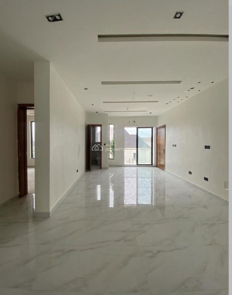 Luxury 2 Bedroom Apartment (upstairs) with Excellent Facilities, Ologolo, Lekki, Lekki, Lagos, Flat / Apartment for Rent