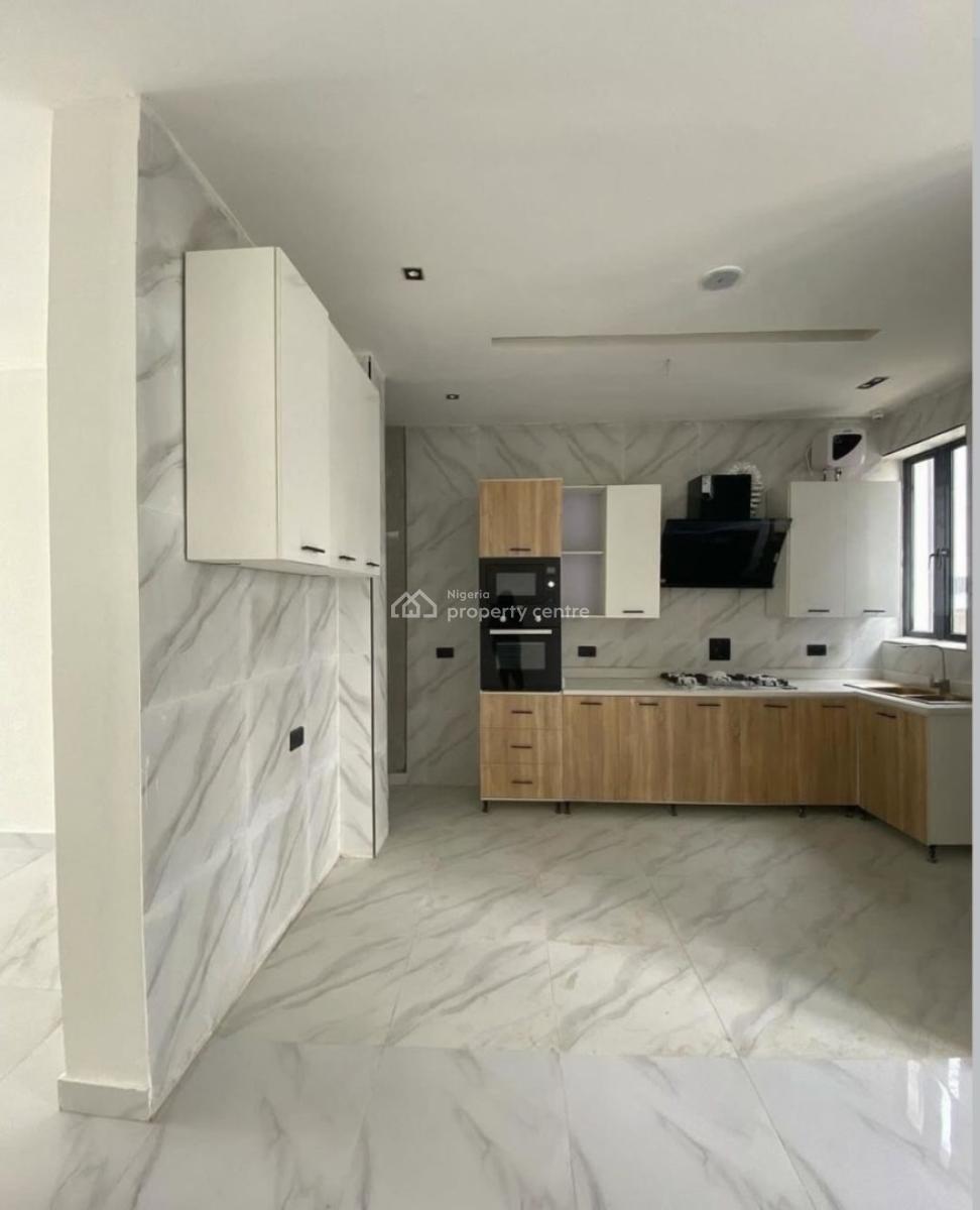 Luxury 2 Bedroom Apartment (upstairs) with Excellent Facilities, Ologolo, Lekki, Lekki, Lagos, Flat / Apartment for Rent