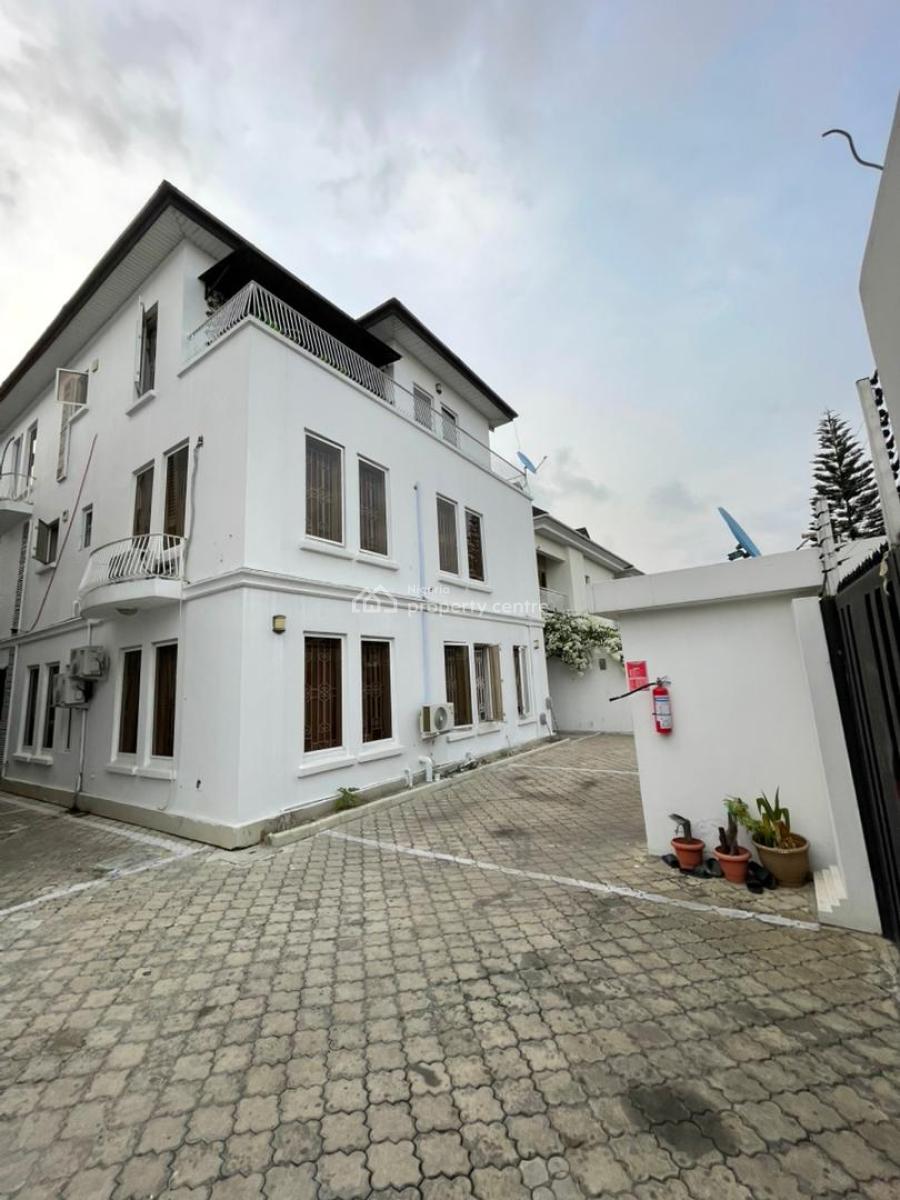 Luxury Room and Parlour with Excellent Facilities, Admilraty Way., Lekki Phase 1, Lekki, Lagos, Mini Flat (room and Parlour) for Rent