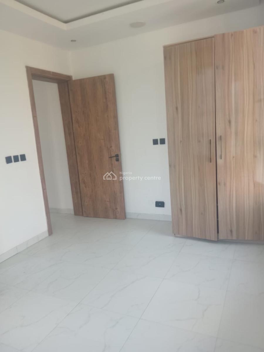 Nice Spacious 2 Bedroom Flat, Off Platinum Way, Ikate, Lekki, Lagos, Flat / Apartment for Rent