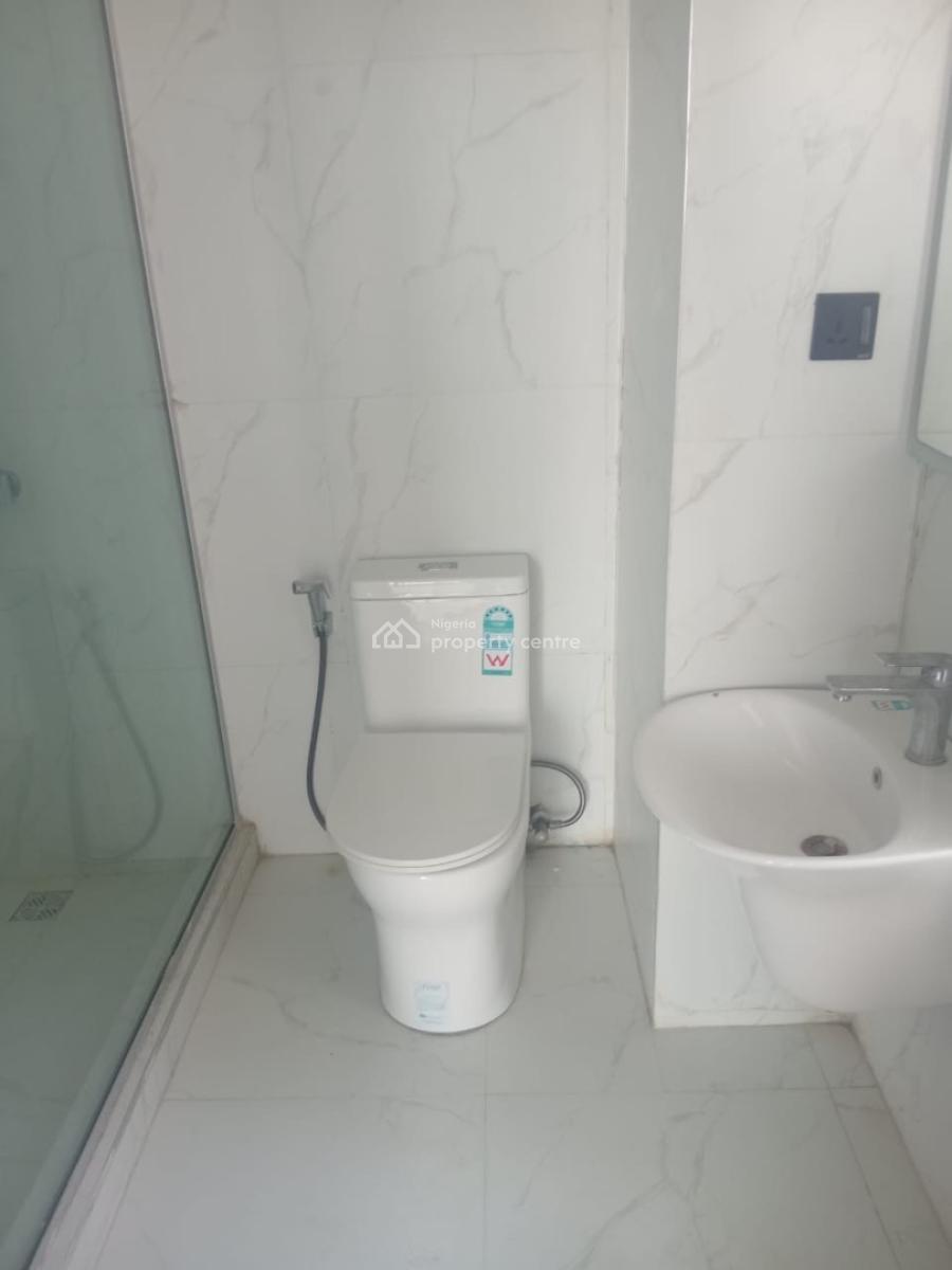 Nice Spacious 2 Bedroom Flat, Off Platinum Way, Ikate, Lekki, Lagos, Flat / Apartment for Rent