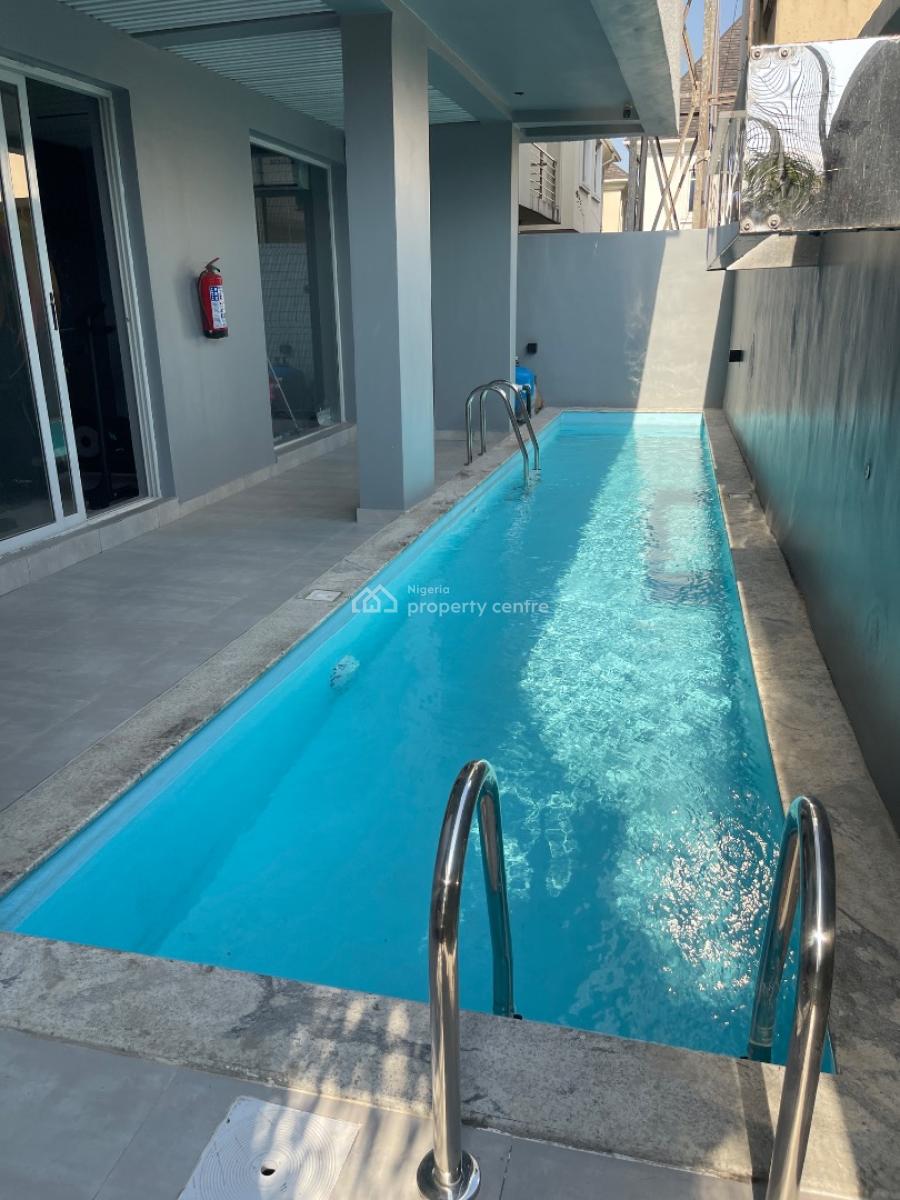 Extremely Spacious 2 Bedroom Maisonette, Off Admiralty Way, Lekki Phase 1, Lekki, Lagos, Block of Flats for Sale