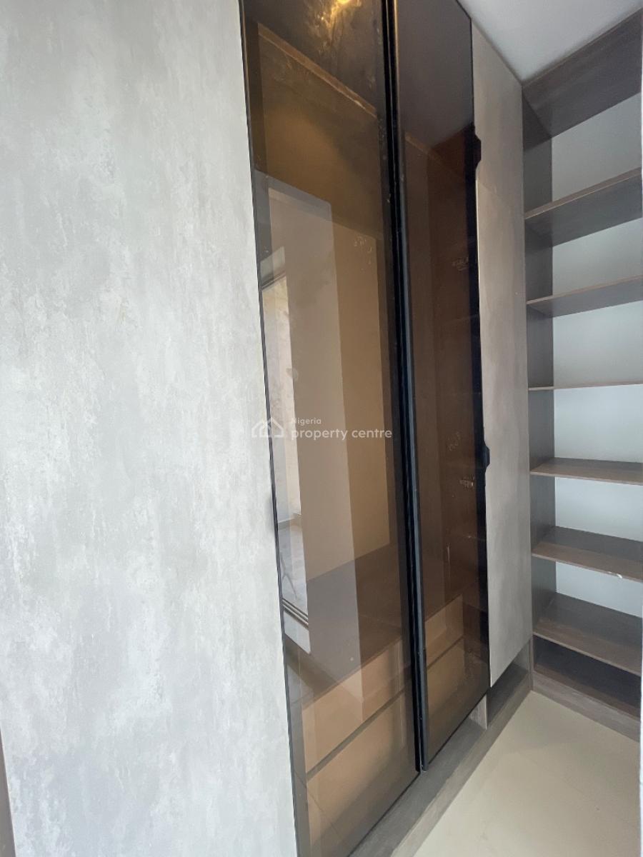 Extremely Spacious 2 Bedroom Maisonette, Off Admiralty Way, Lekki Phase 1, Lekki, Lagos, Block of Flats for Sale