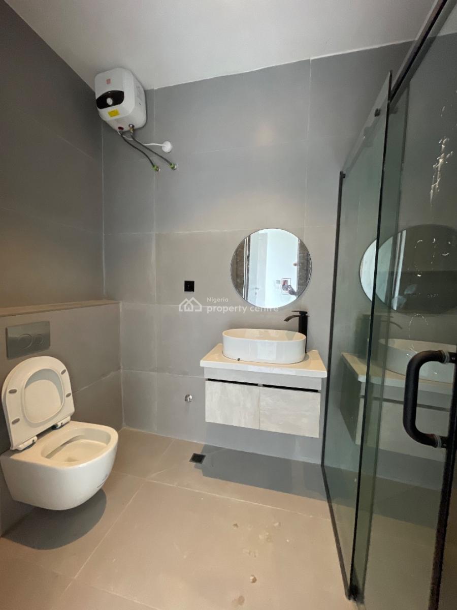 Extremely Spacious 2 Bedroom Maisonette, Off Admiralty Way, Lekki Phase 1, Lekki, Lagos, Block of Flats for Sale