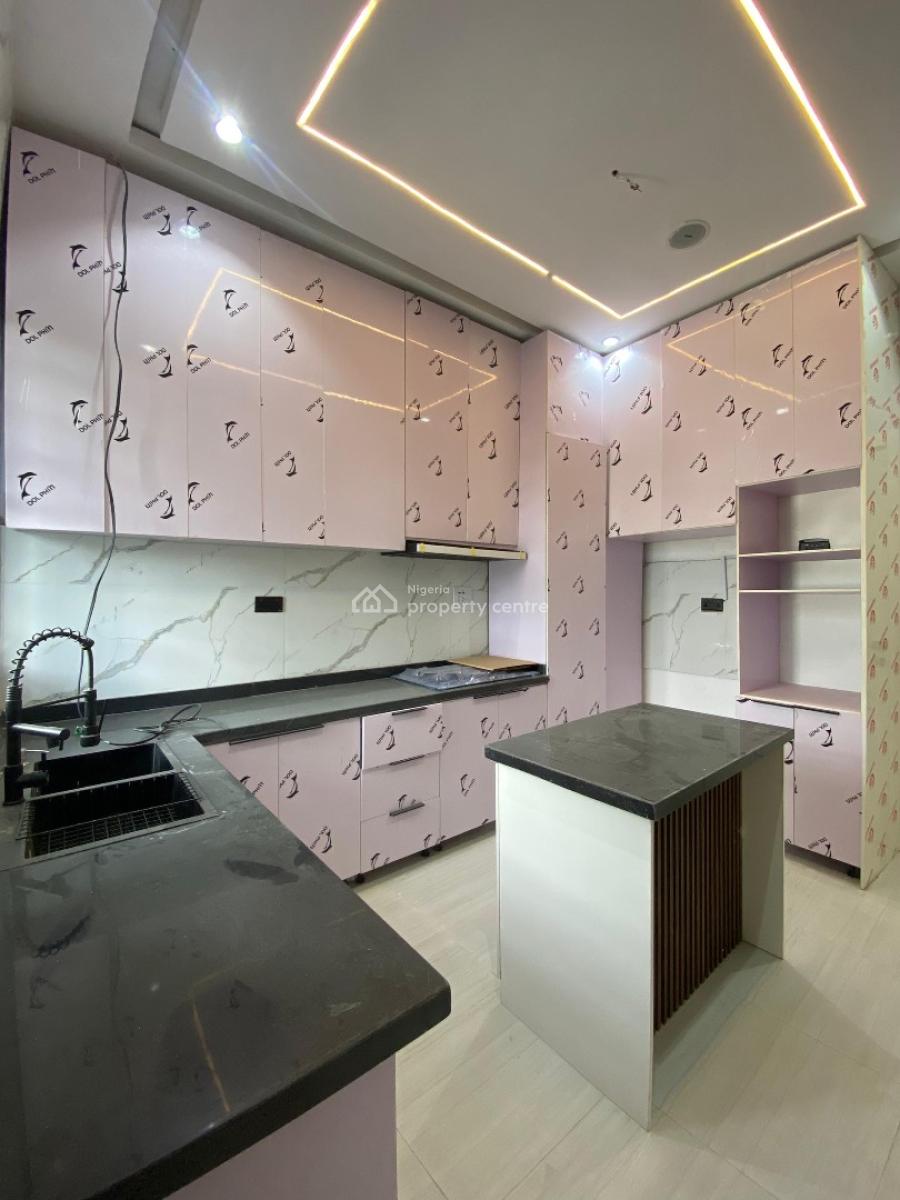 Exquisite 4-bedroom Semi-detached with Bq, Ajah, Lagos, Semi-detached Duplex for Sale