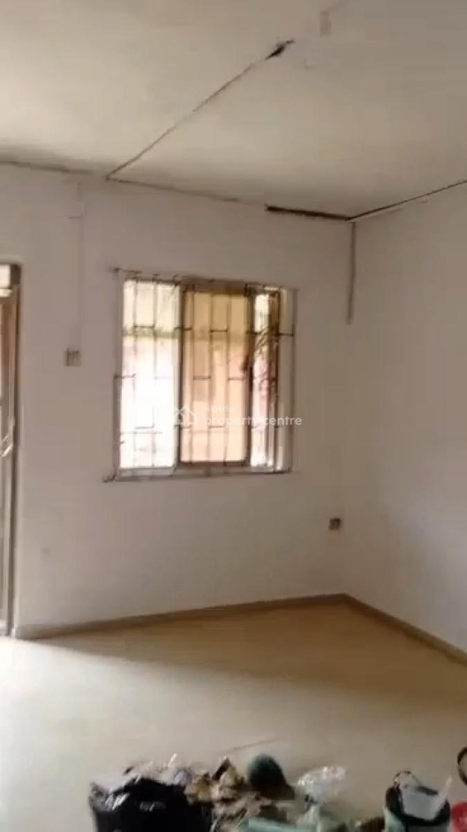 Executive Upstairs Mini-flat, Off St. Finbarrs Road, Akoka, Yaba, Lagos, Mini Flat (room and Parlour) for Rent