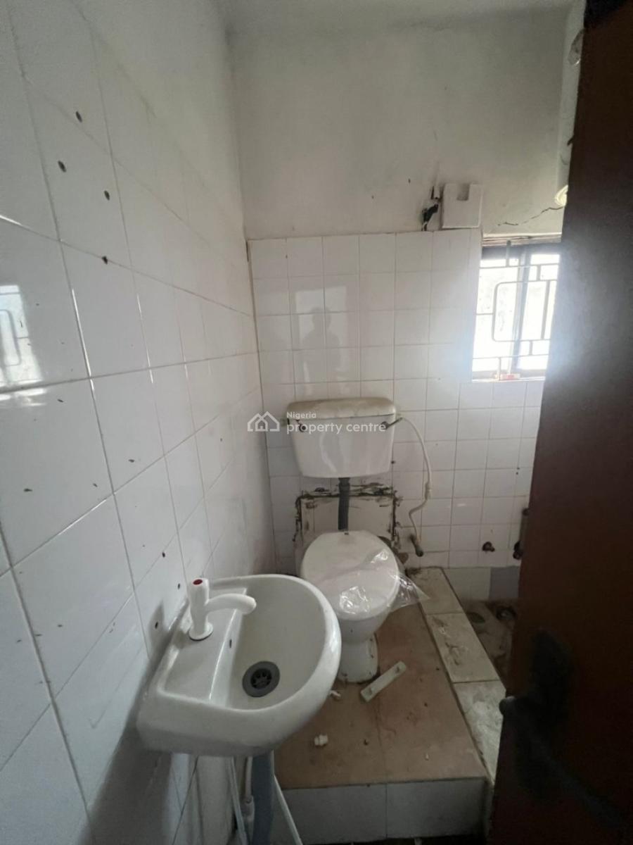 Clean 2 Bedrooms Flat, Agungi, Lekki, Lagos, Flat / Apartment for Rent