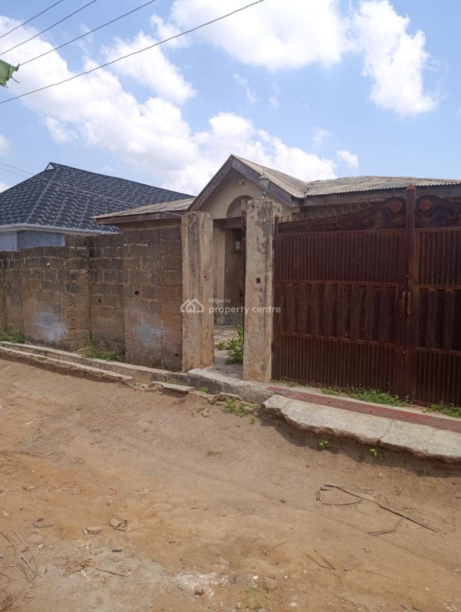 4 Bedroom Bungalow on a Plot of Land, Needs Renovation, Isokan Estate, Akobo, Ibadan, Oyo, Detached Bungalow for Sale