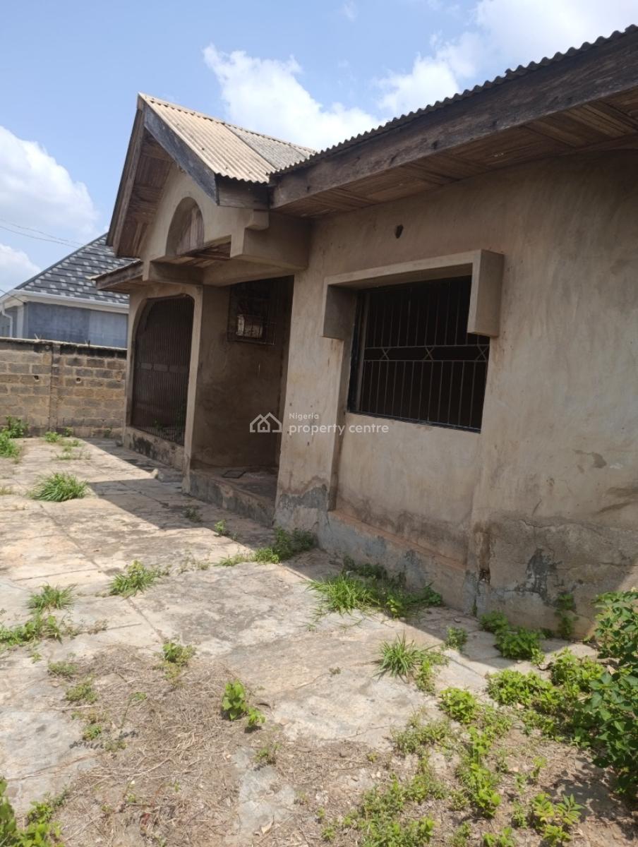 4 Bedroom Bungalow on a Plot of Land, Needs Renovation, Isokan Estate, Akobo, Ibadan, Oyo, Detached Bungalow for Sale
