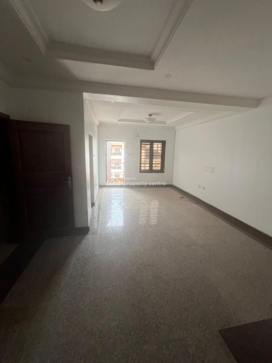 Well Maintained 3 Bedroom Apartment, Off Admiralty Way, Lekki Phase 1, Lekki, Lagos, Flat / Apartment for Rent