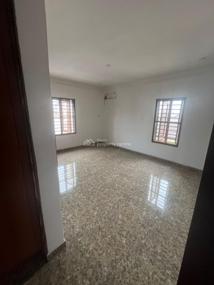 Well Maintained 3 Bedroom Apartment, Off Admiralty Way, Lekki Phase 1, Lekki, Lagos, Flat / Apartment for Rent
