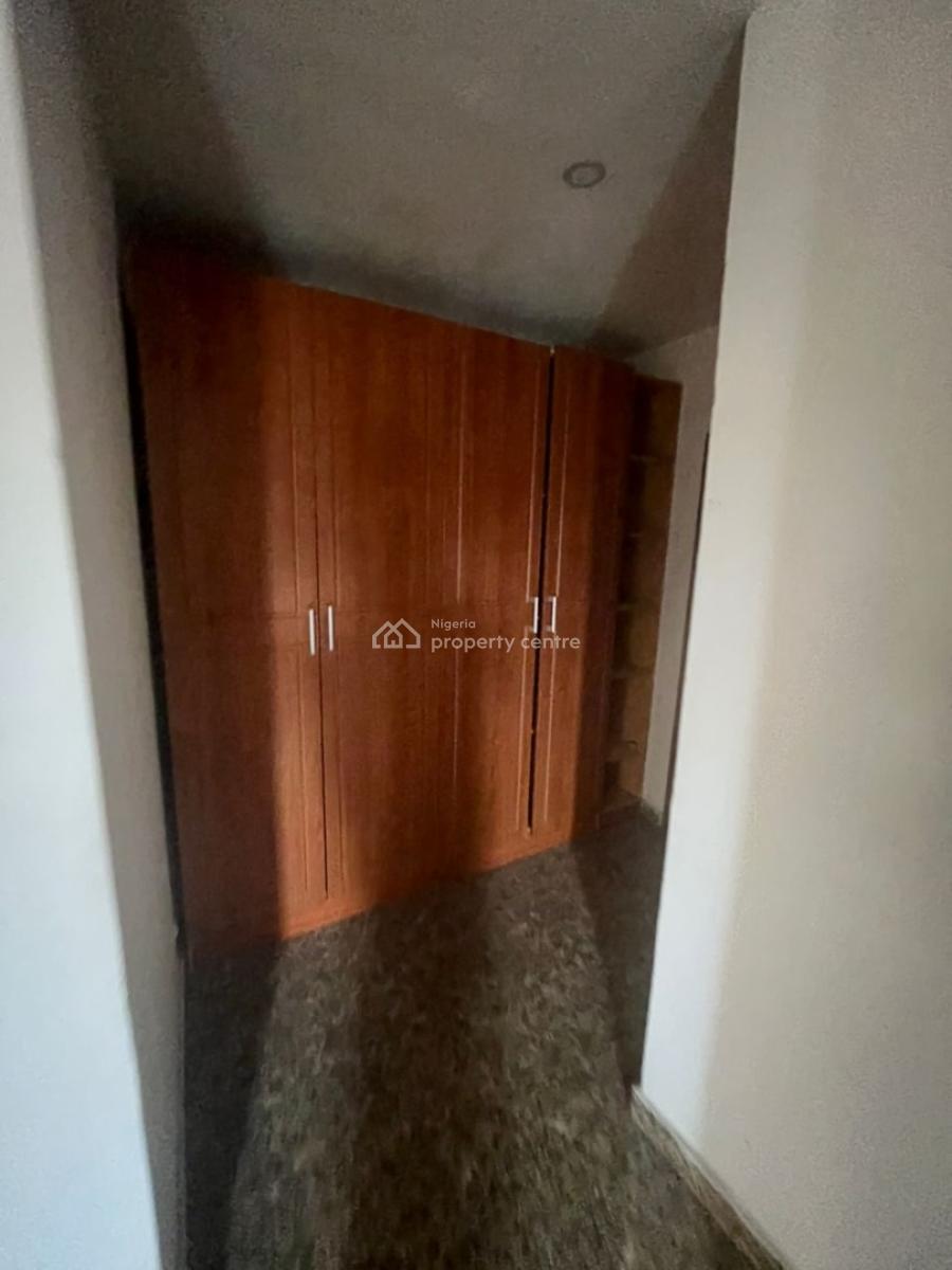 Well Maintained 3 Bedroom Apartment, Off Admiralty Way, Lekki Phase 1, Lekki, Lagos, Flat / Apartment for Rent