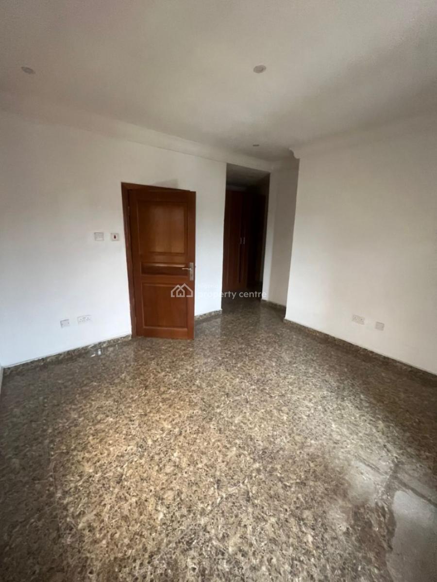 Well Maintained 3 Bedroom Apartment, Off Admiralty Way, Lekki Phase 1, Lekki, Lagos, Flat / Apartment for Rent