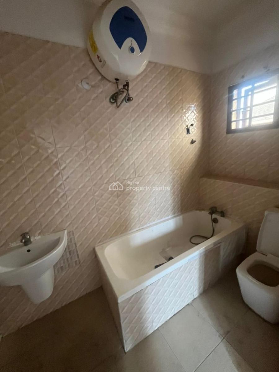 Well Maintained 3 Bedroom Apartment, Off Admiralty Way, Lekki Phase 1, Lekki, Lagos, Flat / Apartment for Rent