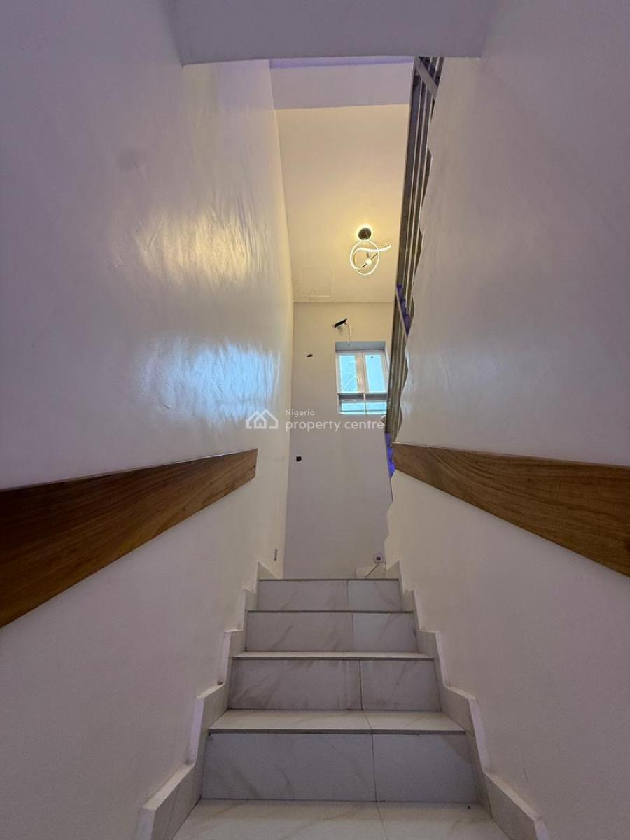 4 Bedrooms Semi Detached Duplex with a Maids Room, Engineer Lere Adigun Gra, Bashorun, Ibadan, Oyo, Semi-detached Duplex for Rent