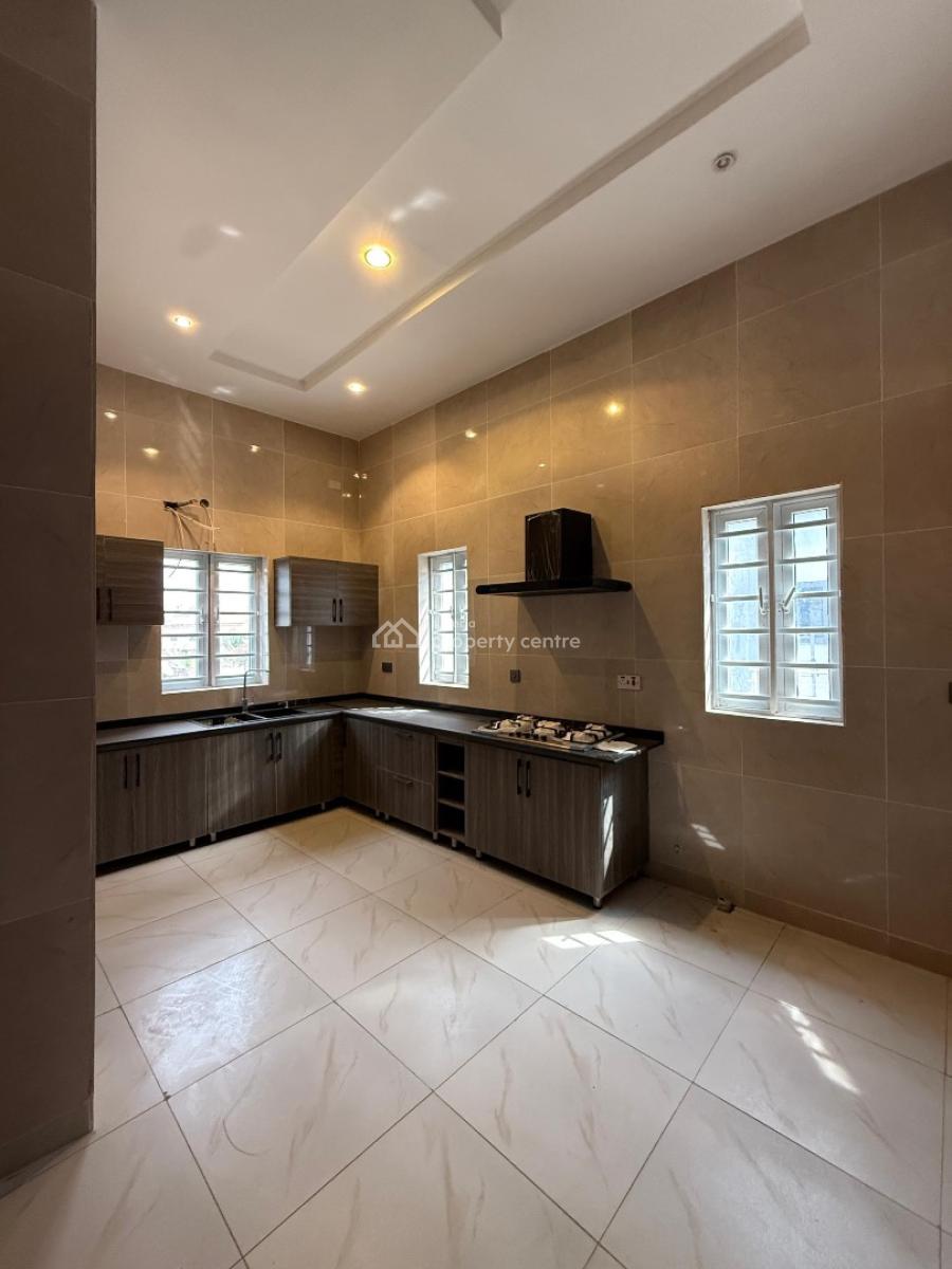 4 Bedrooms Semi Detached Duplex with a Maids Room, Engineer Lere Adigun Gra, Bashorun, Ibadan, Oyo, Semi-detached Duplex for Rent