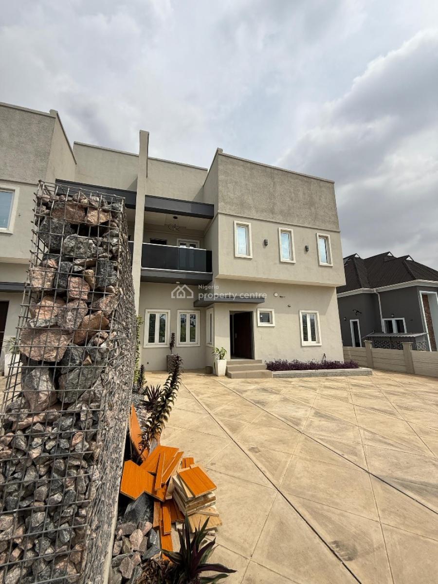 4 Bedrooms Semi Detached Duplex with a Maids Room, Engineer Lere Adigun Gra, Bashorun, Ibadan, Oyo, Semi-detached Duplex for Rent