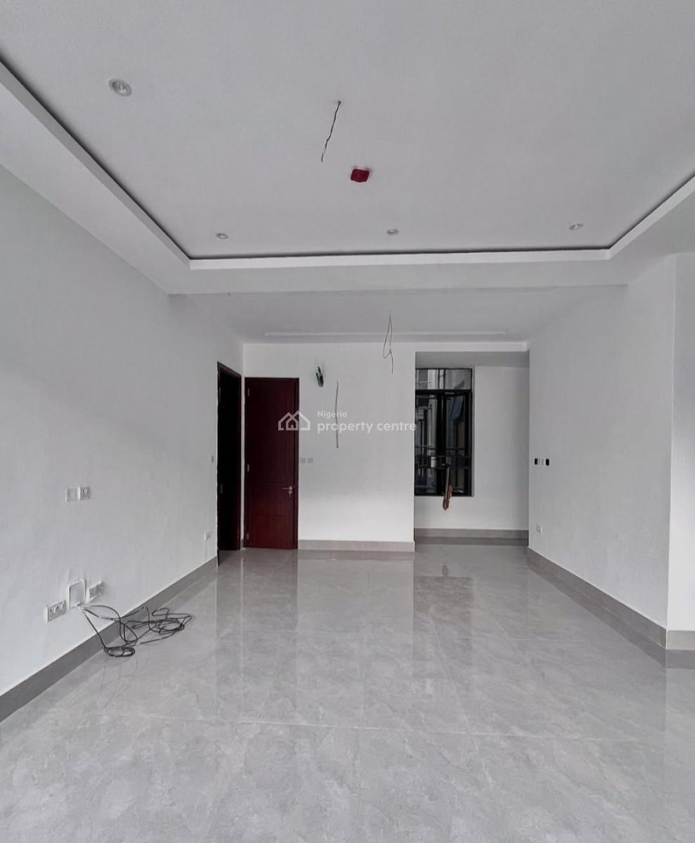 24/7 Power Supply 3 Bedroom En-suite Flat with an Open Fitted Kitchen,, Lekki Phase 1, Lekki, Lagos, Flat / Apartment for Rent