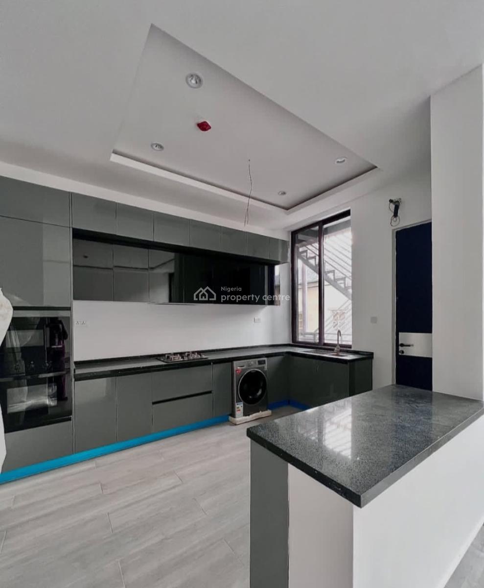 24/7 Power Supply 3 Bedroom En-suite Flat with an Open Fitted Kitchen,, Lekki Phase 1, Lekki, Lagos, Flat / Apartment for Rent