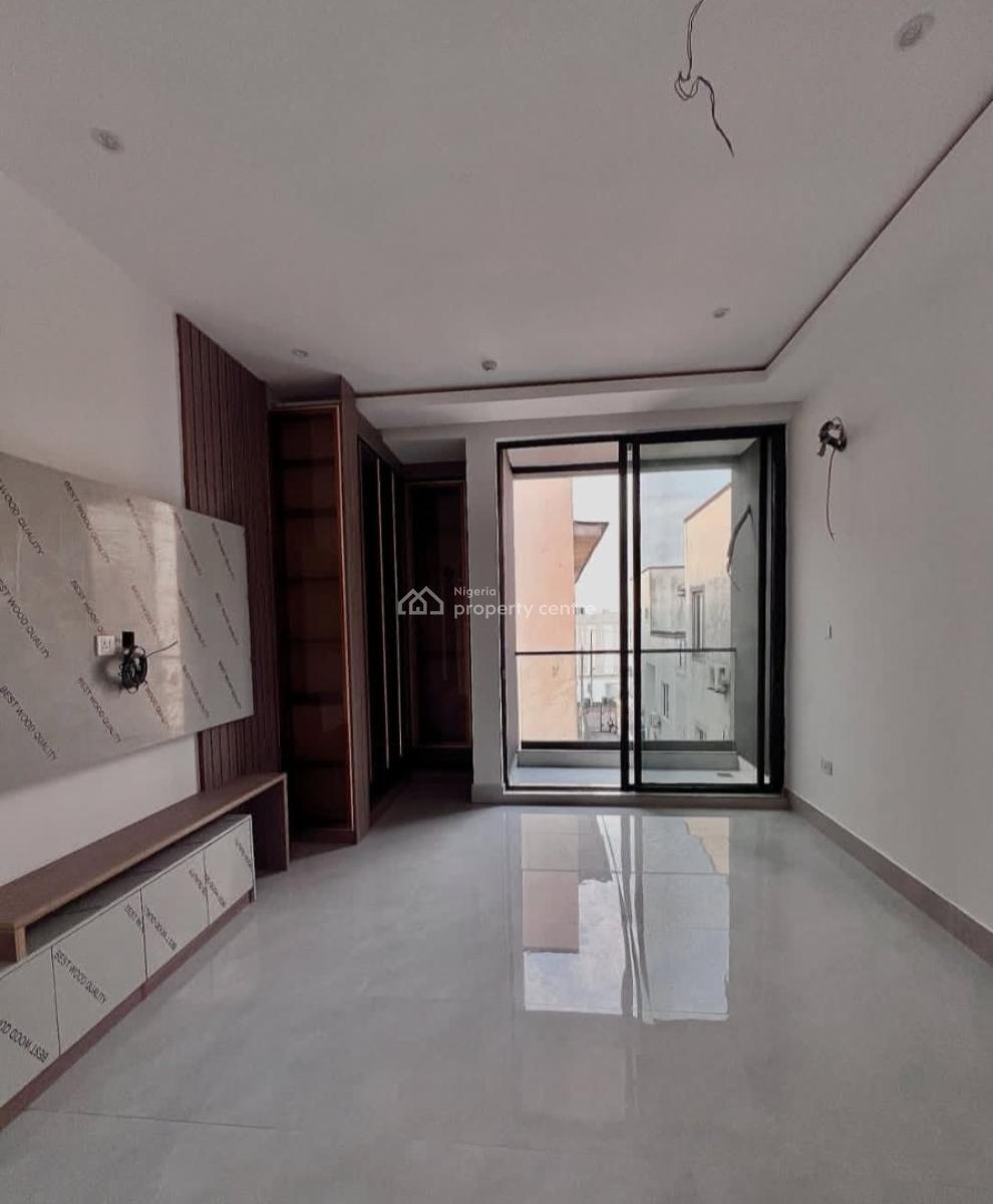 24/7 Power Supply 3 Bedroom En-suite Flat with an Open Fitted Kitchen,, Lekki Phase 1, Lekki, Lagos, Flat / Apartment for Rent