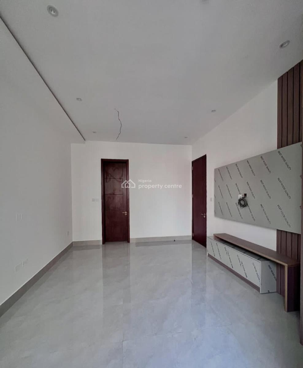 24/7 Power Supply 3 Bedroom En-suite Flat with an Open Fitted Kitchen,, Lekki Phase 1, Lekki, Lagos, Flat / Apartment for Rent