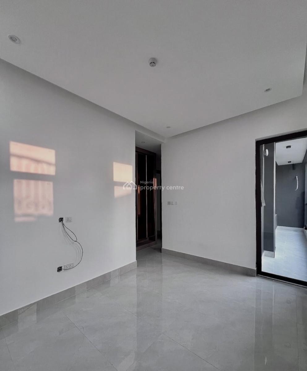 24/7 Power Supply 3 Bedroom En-suite Flat with an Open Fitted Kitchen,, Lekki Phase 1, Lekki, Lagos, Flat / Apartment for Rent