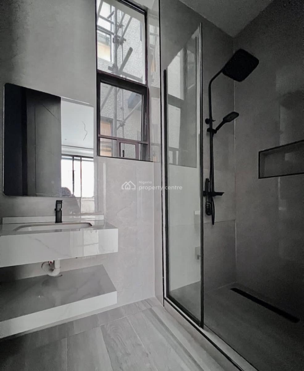 24/7 Power Supply 3 Bedroom En-suite Flat with an Open Fitted Kitchen,, Lekki Phase 1, Lekki, Lagos, Flat / Apartment for Rent