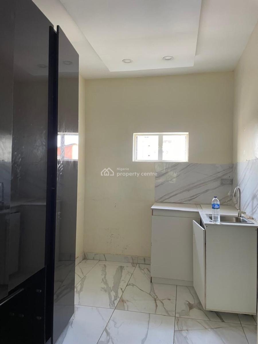 Service Mini Flat in a Serene Estate, Chevron Drive, Lekki, Lagos, Flat / Apartment for Rent