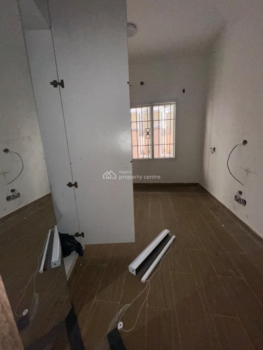Specious 2bedroom Flat, Silver Spring Estate, Lekki, Lagos, Flat / Apartment for Rent