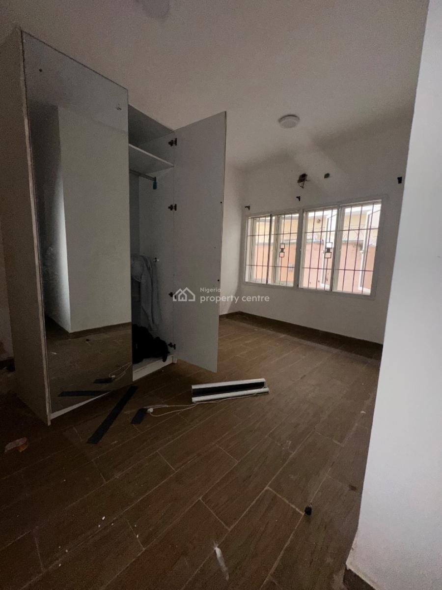 Specious 2bedroom Flat, Silver Spring Estate, Lekki, Lagos, Flat / Apartment for Rent