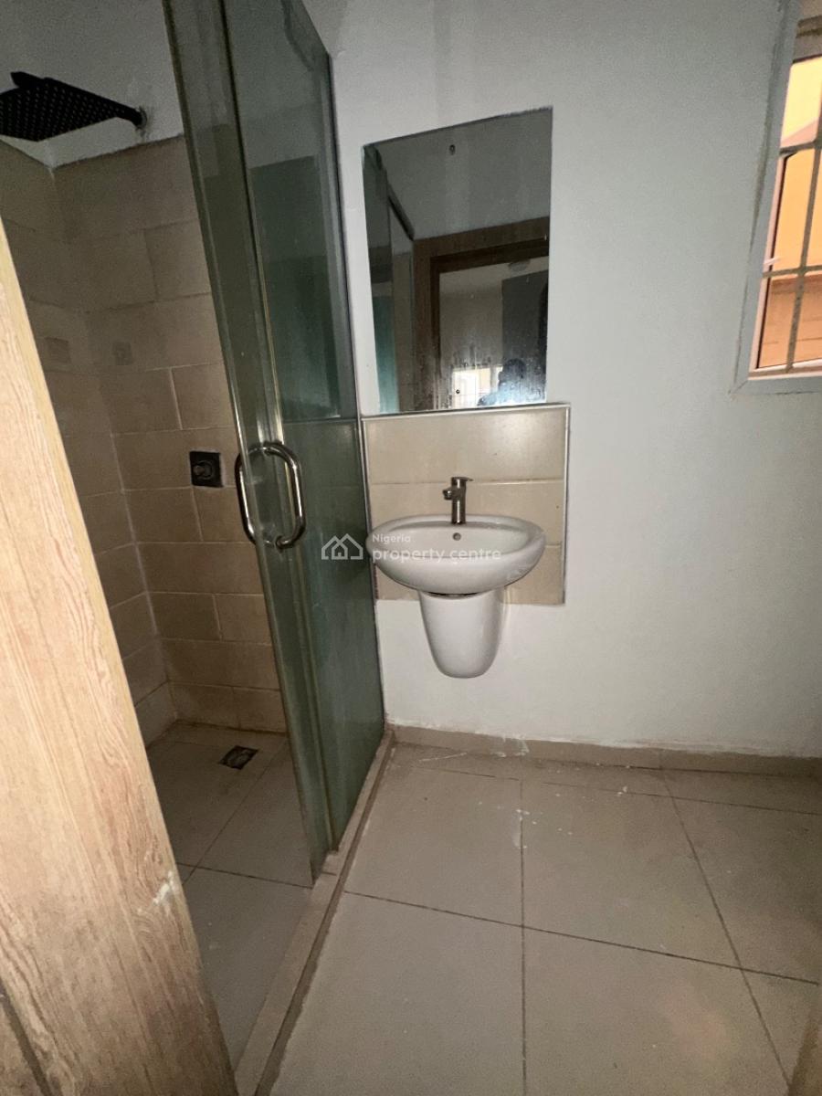 Specious 2bedroom Flat, Silver Spring Estate, Lekki, Lagos, Flat / Apartment for Rent