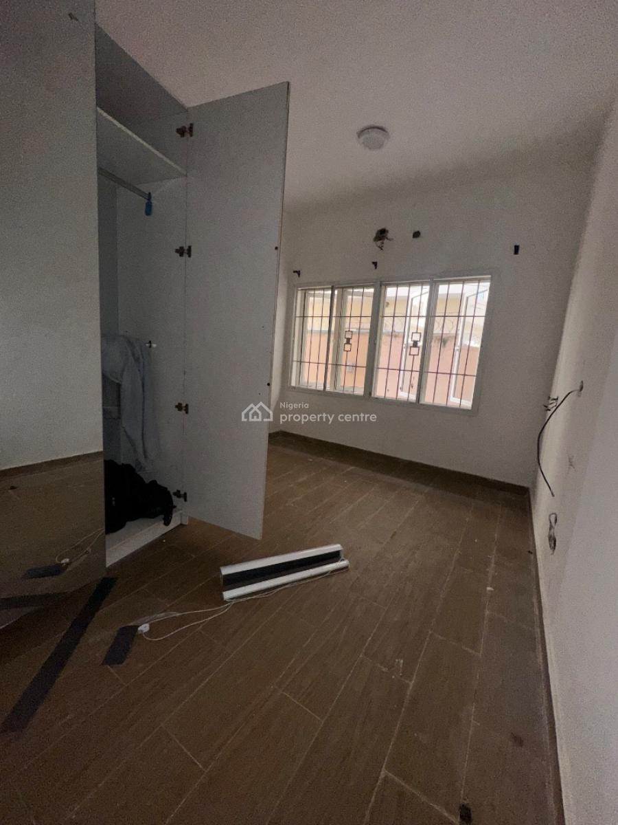 Specious 2bedroom Flat, Silver Spring Estate, Lekki, Lagos, Flat / Apartment for Rent