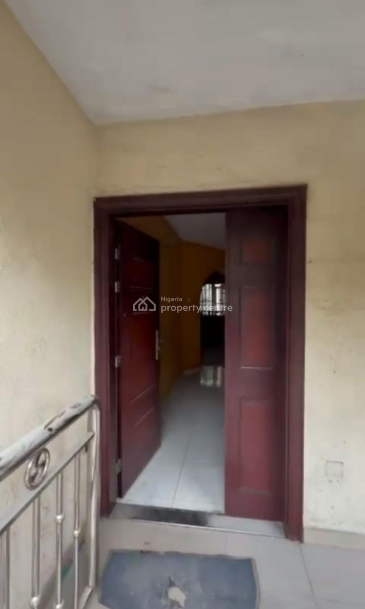 Massively Spacious Standard 3 Bedroom Apartment, Surulere, Lagos, Flat / Apartment for Rent