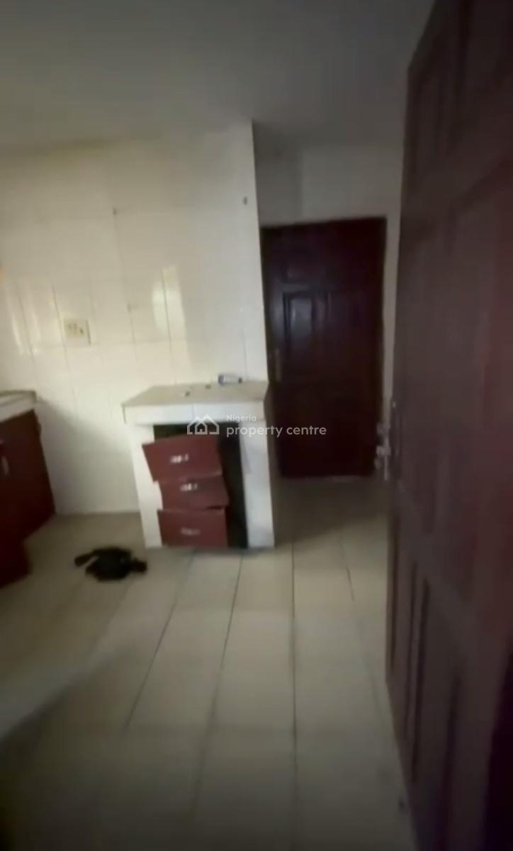 Massively Spacious Standard 3 Bedroom Apartment, Surulere, Lagos, Flat / Apartment for Rent