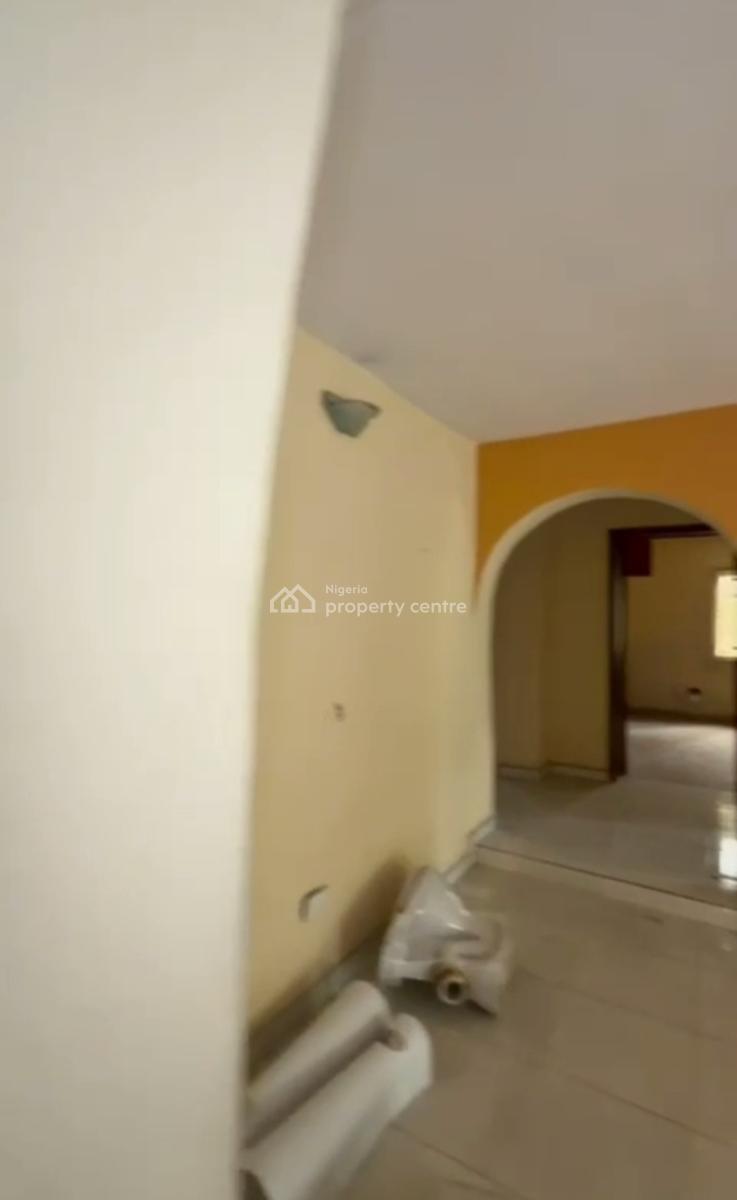 Massively Spacious Standard 3 Bedroom Apartment, Surulere, Lagos, Flat / Apartment for Rent