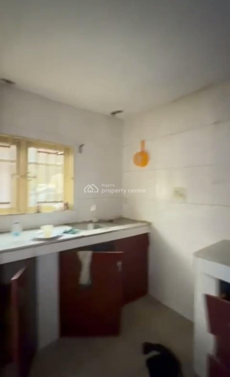 Massively Spacious Standard 3 Bedroom Apartment, Surulere, Lagos, Flat / Apartment for Rent