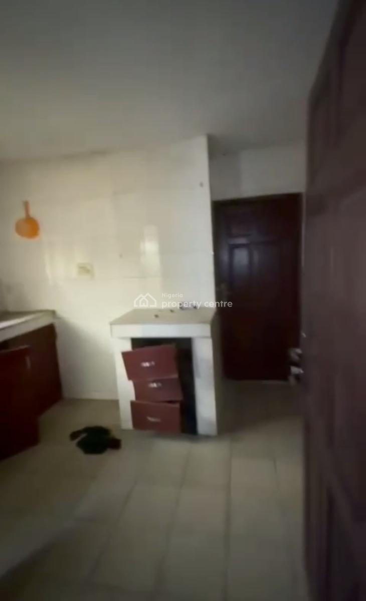 Massively Spacious Standard 3 Bedroom Apartment, Surulere, Lagos, Flat / Apartment for Rent