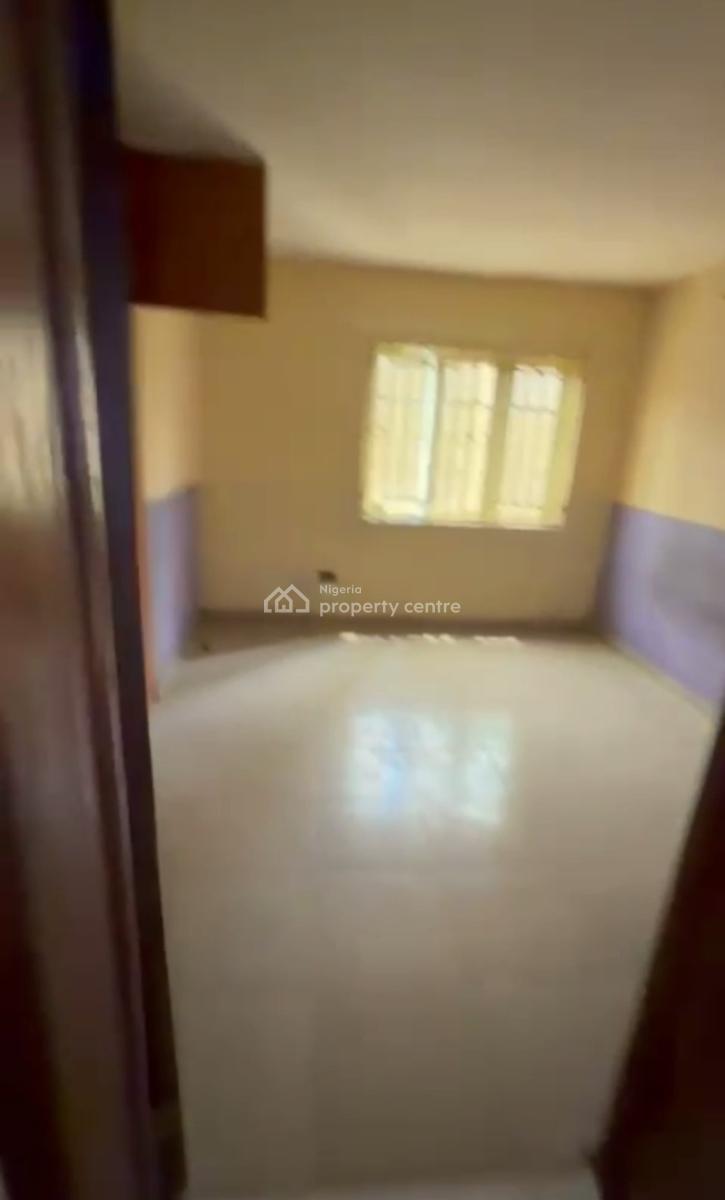 Massively Spacious Standard 3 Bedroom Apartment, Surulere, Lagos, Flat / Apartment for Rent